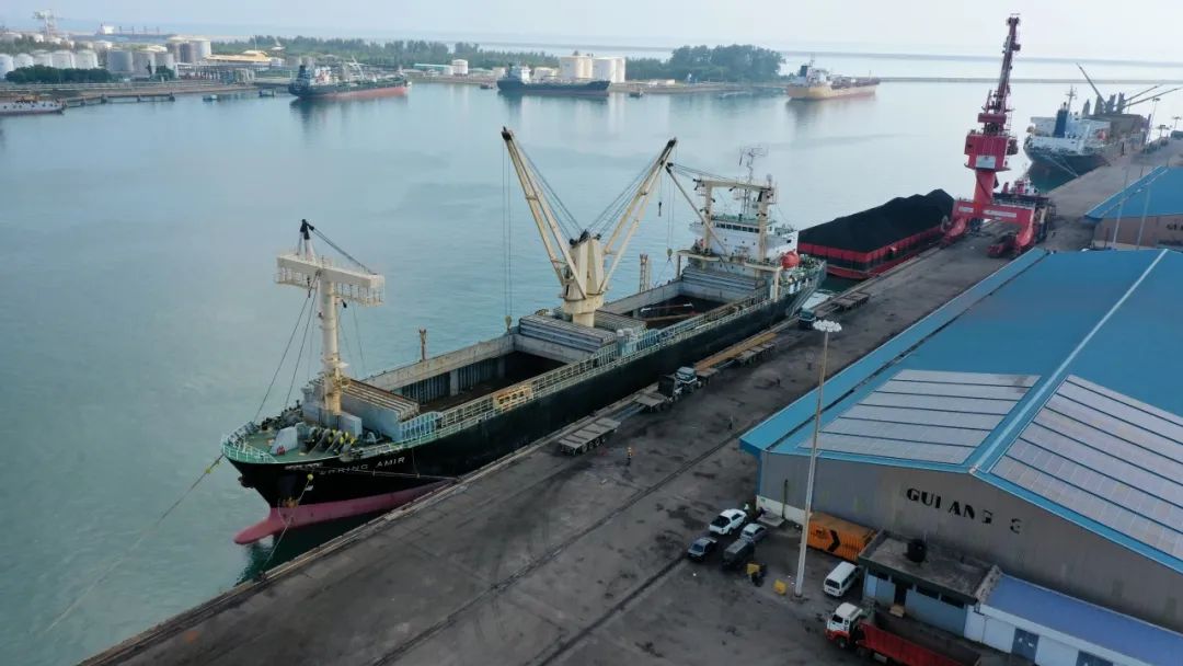 马来西亚东海岸铁路首批设备运抵关丹港- 要闻动态- 广西北部湾经济区 